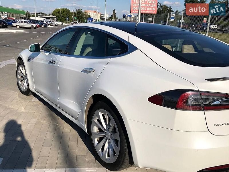 Ліфтбек Tesla Model S 2016 в Києві