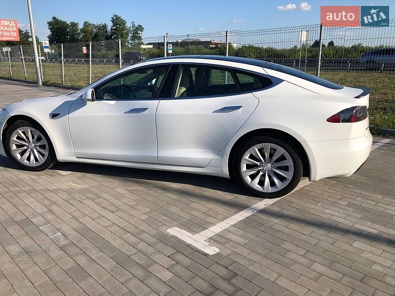 Ліфтбек Tesla Model S 2016 в Києві