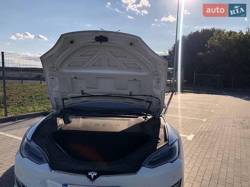 Ліфтбек Tesla Model S 2016 в Києві