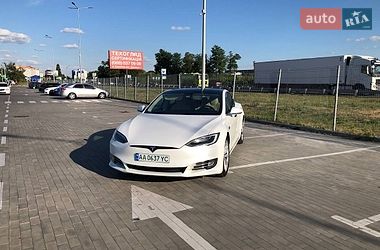Ліфтбек Tesla Model S 2016 в Києві