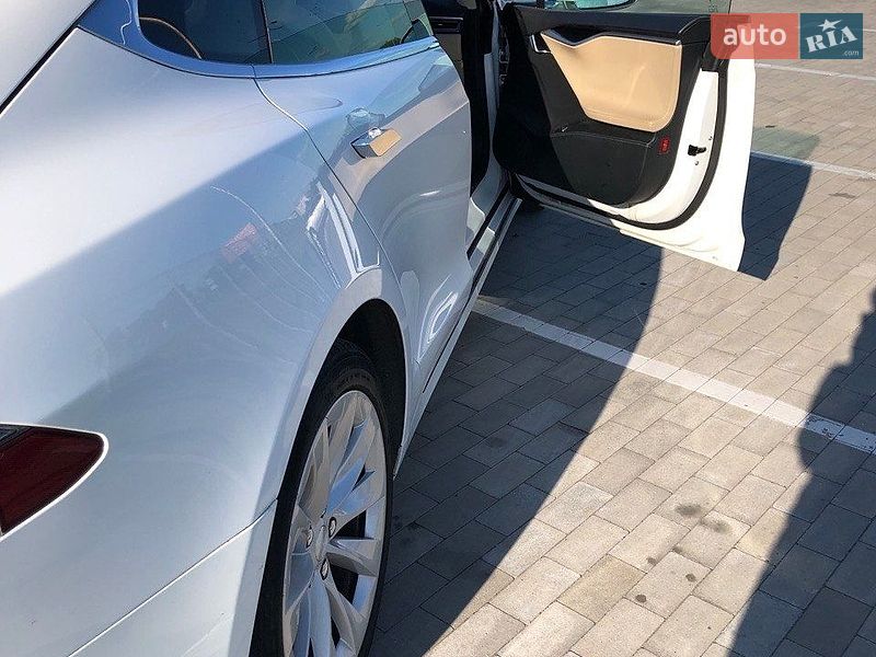 Ліфтбек Tesla Model S 2016 в Києві