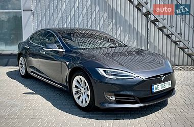 Tesla Model S  2019