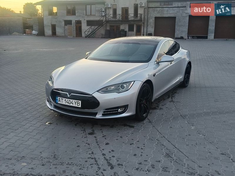 Tesla Model S 2013