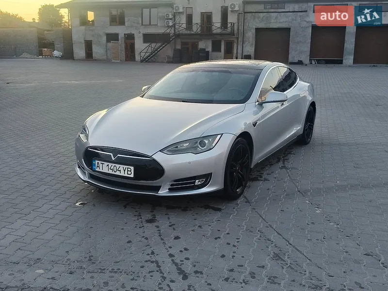 Tesla Model S 2013