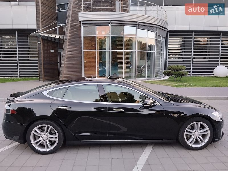 Лифтбек Tesla Model S 2013 в Черкассах