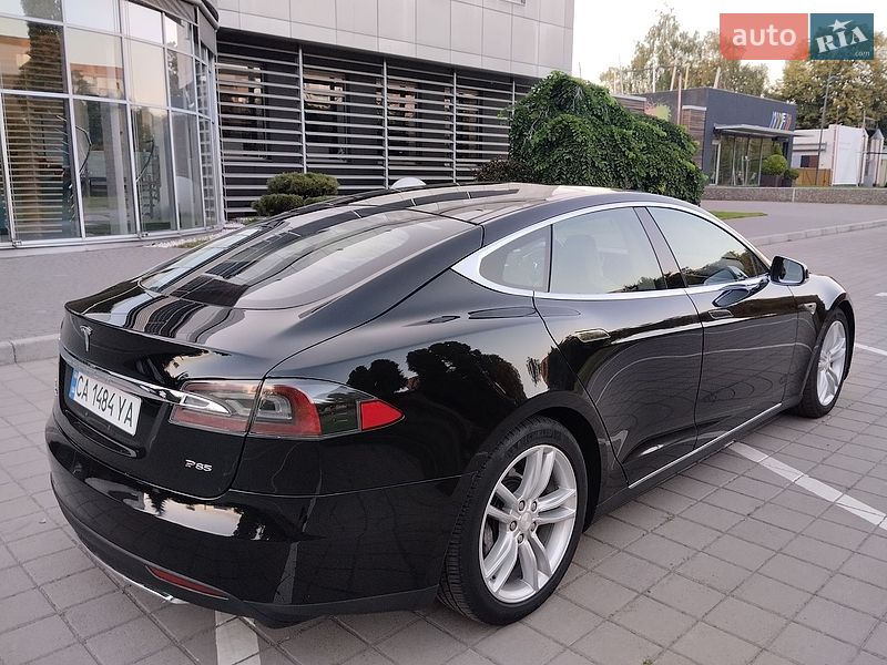 Лифтбек Tesla Model S 2013 в Черкассах