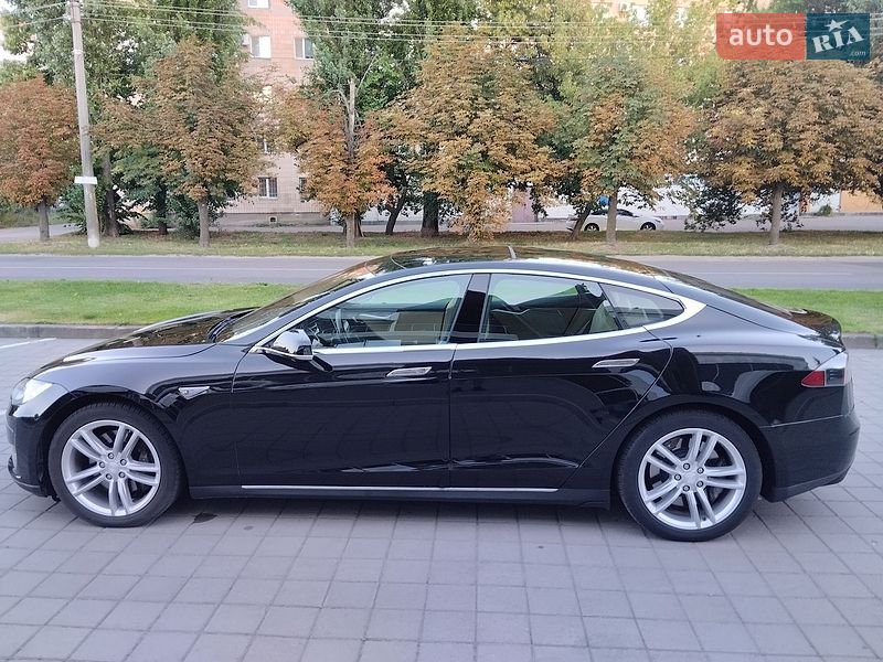 Лифтбек Tesla Model S 2013 в Черкассах