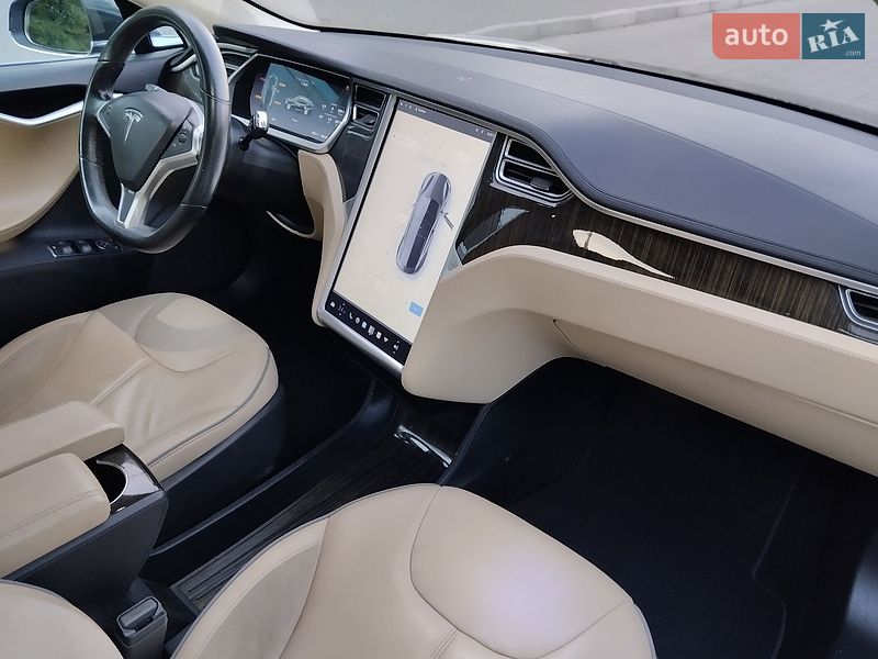 Лифтбек Tesla Model S 2013 в Черкассах