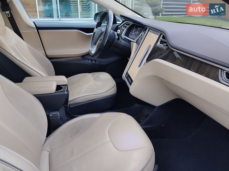 Лифтбек Tesla Model S 2013 в Черкассах