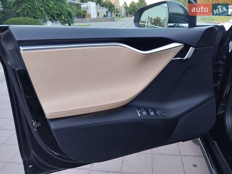 Лифтбек Tesla Model S 2013 в Черкассах