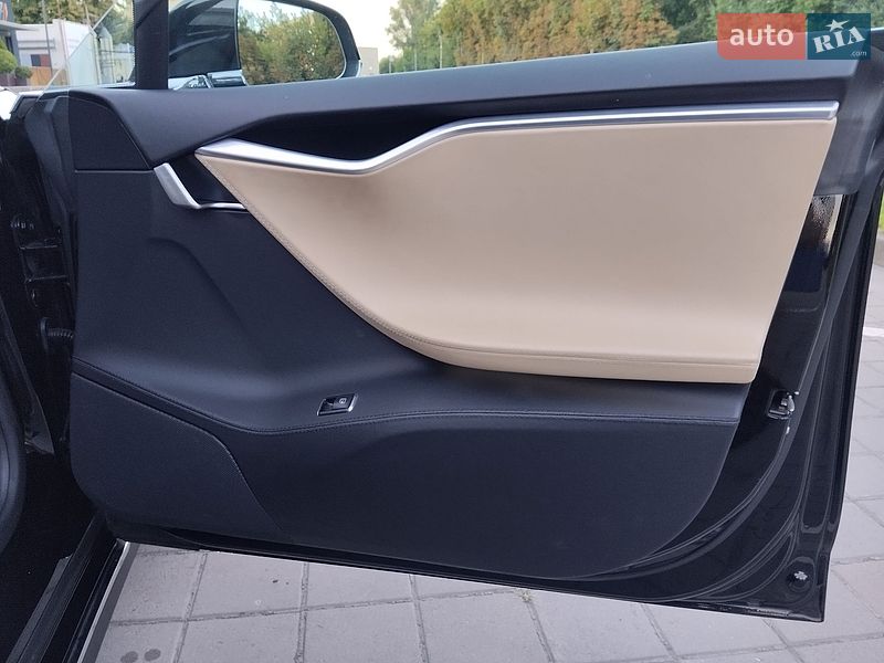 Лифтбек Tesla Model S 2013 в Черкассах
