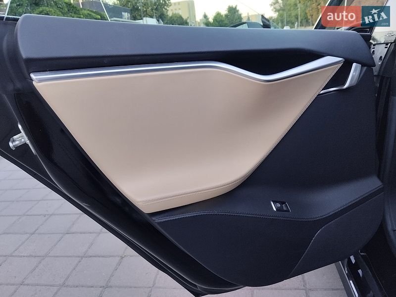 Лифтбек Tesla Model S 2013 в Черкассах