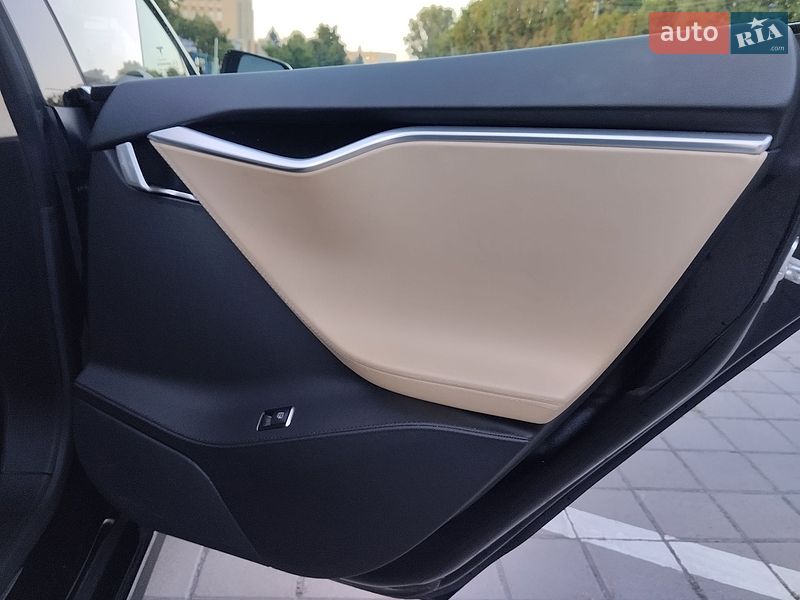 Лифтбек Tesla Model S 2013 в Черкассах