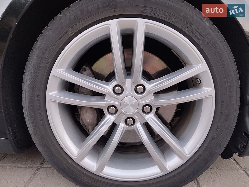Лифтбек Tesla Model S 2013 в Черкассах