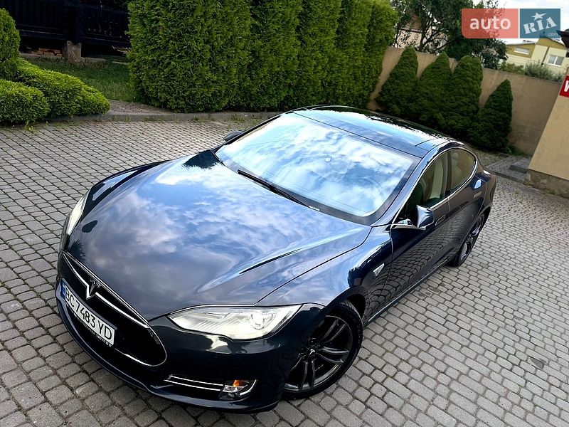 Tesla Model S 2015