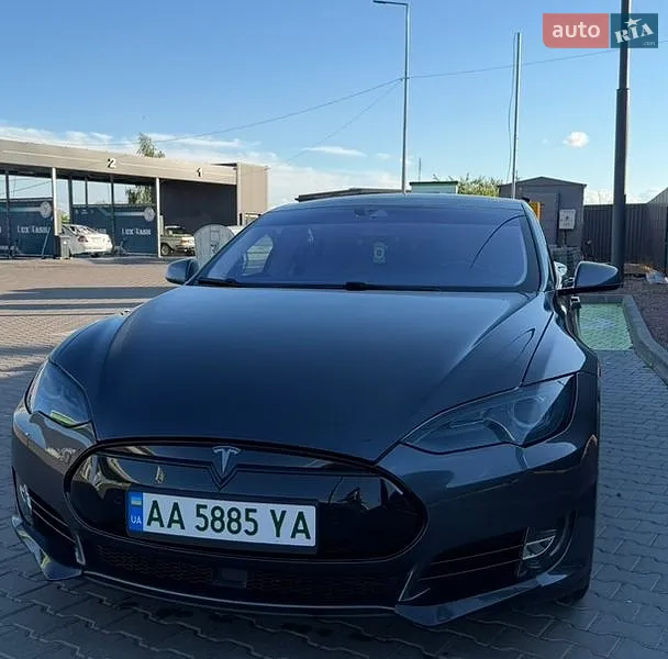 Tesla Model S 2015