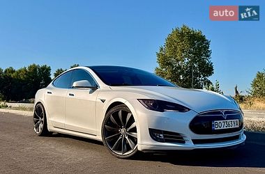 Лифтбек Tesla Model S 2015 в Мукачево