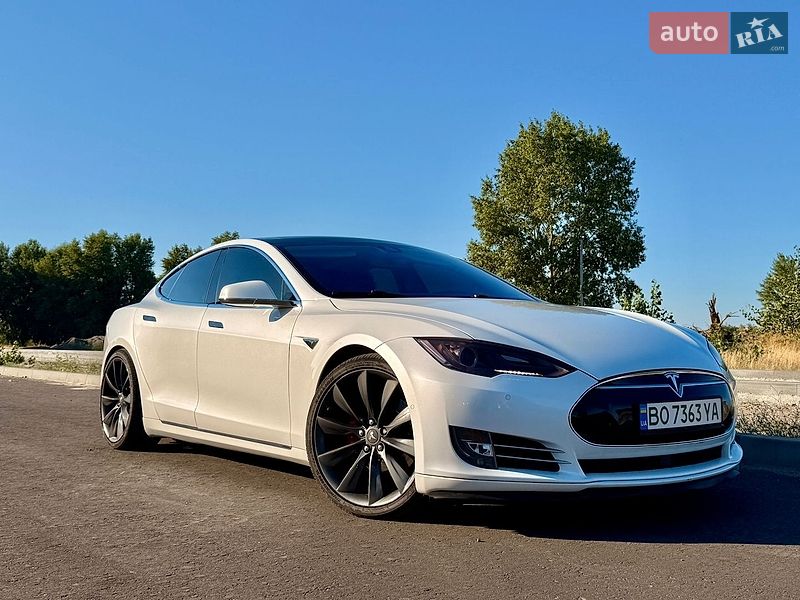Лифтбек Tesla Model S 2015 в Мукачево