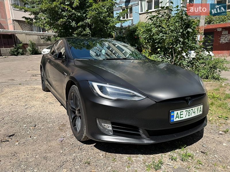 Tesla Model S 2015