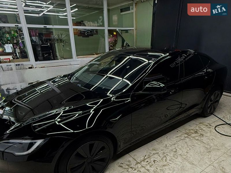 Лифтбек Tesla Model S 2022 в Киеве
