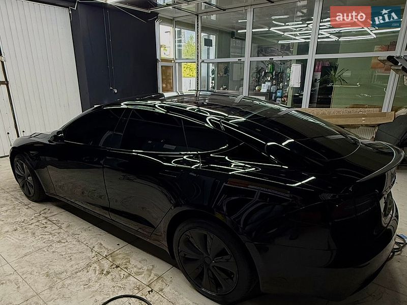 Лифтбек Tesla Model S 2022 в Киеве