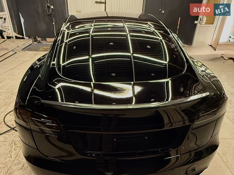 Лифтбек Tesla Model S 2022 в Киеве