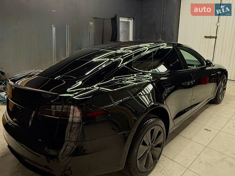 Лифтбек Tesla Model S 2022 в Киеве