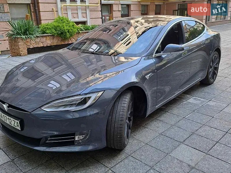 Tesla Model S 2020