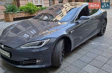 Tesla Model S  2020