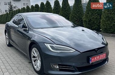 Ліфтбек Tesla Model S 2017 в Львові
