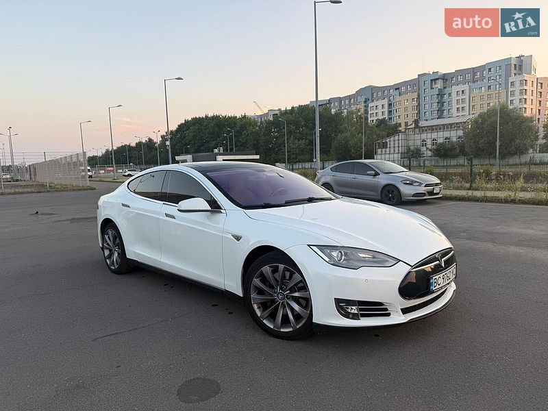 Tesla Model S 2014
