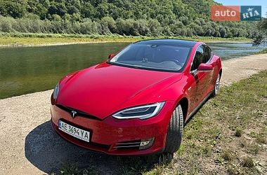 Лифтбек Tesla Model S 2015 в Залещиках Лифтбек Tesla Model S 2015 в Залещиках