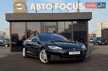 Лифтбек Tesla Model S 2015 в Киеве Лифтбек Tesla Model S 2015 в Киеве