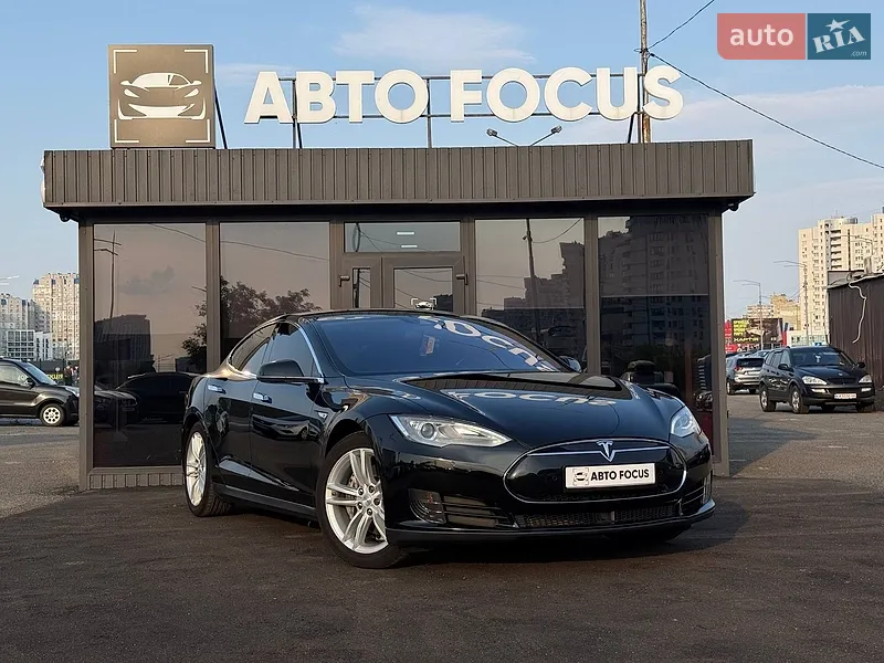 Tesla Model S 2015