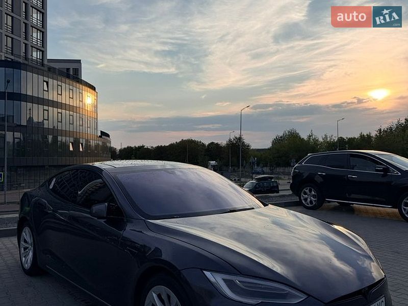 Tesla Model S 2016