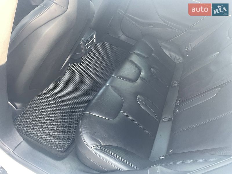 Лифтбек Tesla Model S 2015 в Ровно