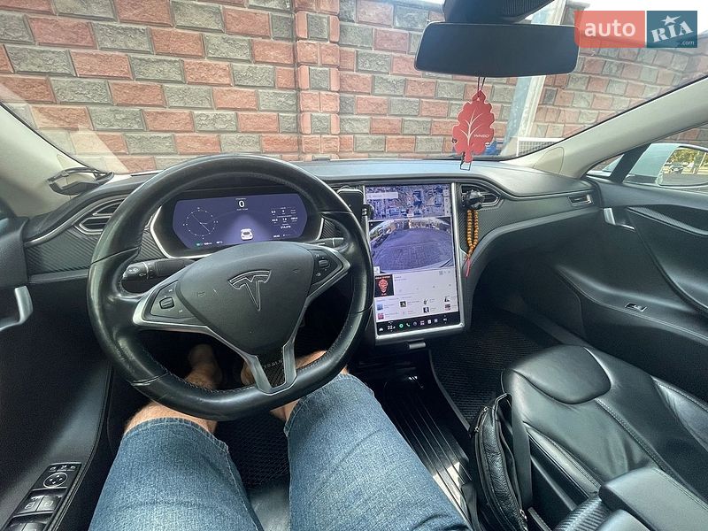Лифтбек Tesla Model S 2015 в Ровно