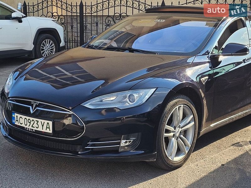 Лифтбек Tesla Model S 2013 в Шацке