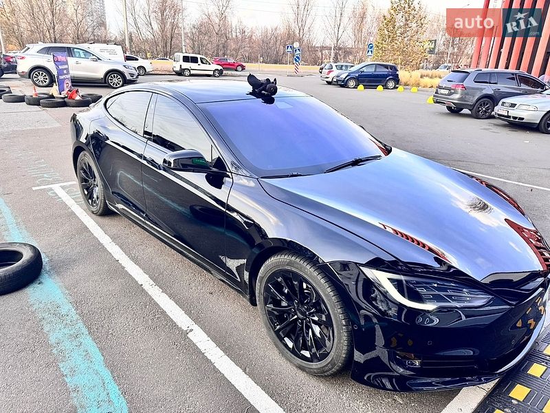 Лифтбек Tesla Model S 2019 в Киеве