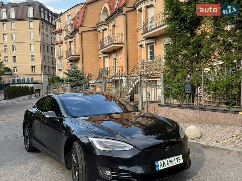 Tesla Model S 2015