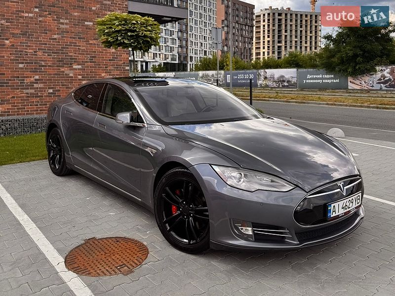 Tesla Model S 2014