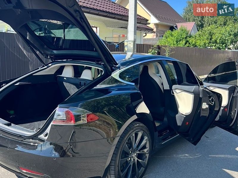 Лифтбек Tesla Model S 2018 в Киеве фото 12 Лифтбек Tesla Model S 2018 в Киеве