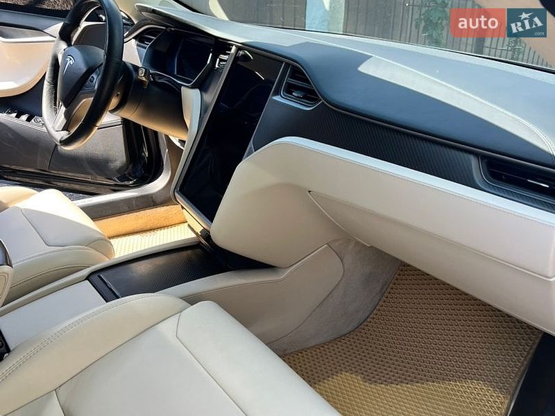 Лифтбек Tesla Model S 2018 в Киеве фото 13 Лифтбек Tesla Model S 2018 в Киеве