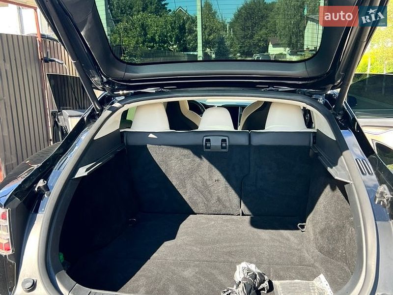 Лифтбек Tesla Model S 2018 в Киеве фото 15 Лифтбек Tesla Model S 2018 в Киеве