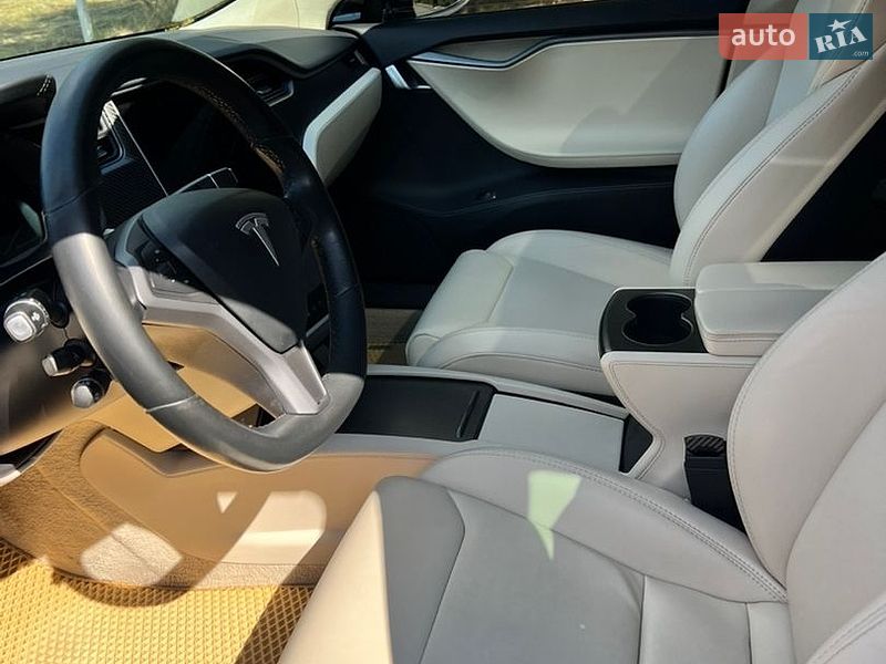 Лифтбек Tesla Model S 2018 в Киеве фото 17 Лифтбек Tesla Model S 2018 в Киеве
