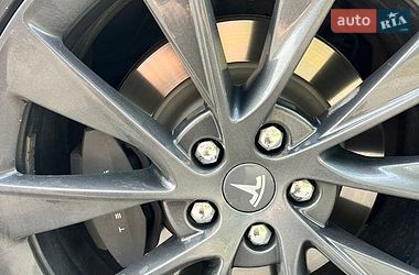 Лифтбек Tesla Model S 2018 в Киеве фото 19 Лифтбек Tesla Model S 2018 в Киеве