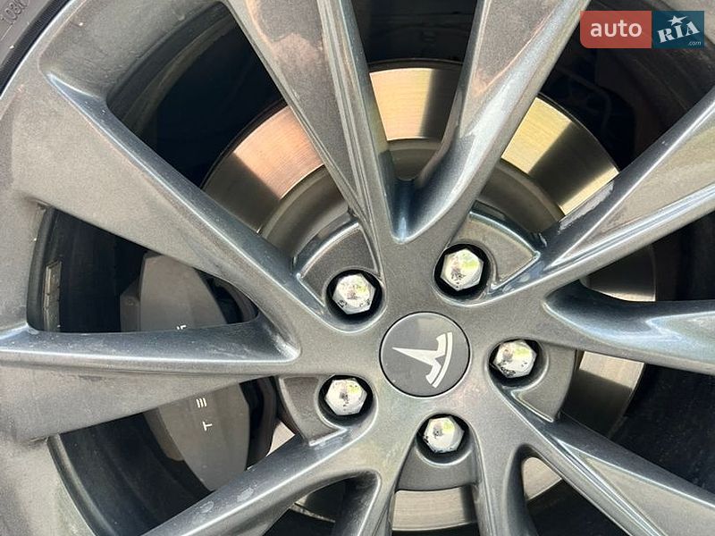 Лифтбек Tesla Model S 2018 в Киеве фото 19 Лифтбек Tesla Model S 2018 в Киеве