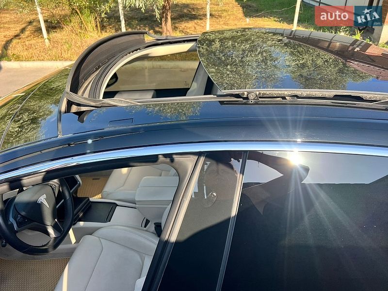 Лифтбек Tesla Model S 2018 в Киеве фото 28 Лифтбек Tesla Model S 2018 в Киеве