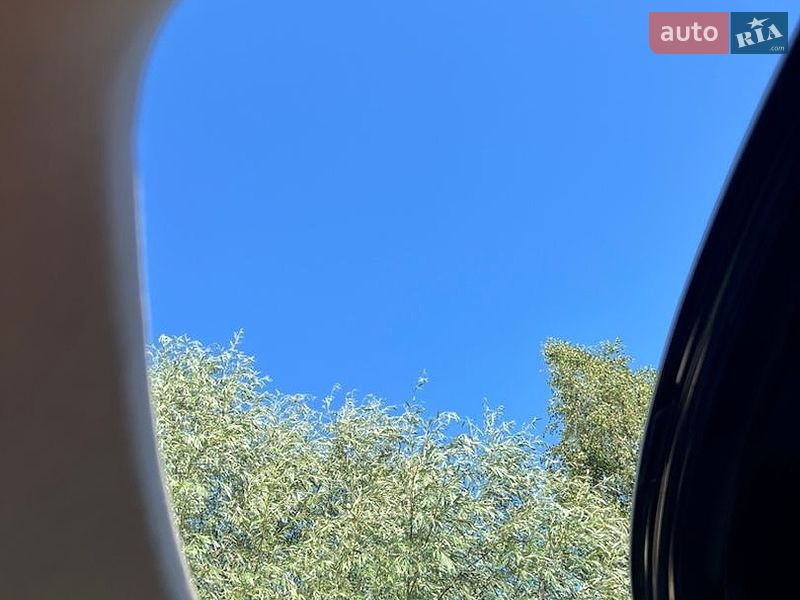 Лифтбек Tesla Model S 2018 в Киеве фото 29 Лифтбек Tesla Model S 2018 в Киеве