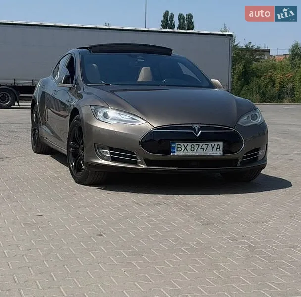 Tesla Model S 2015